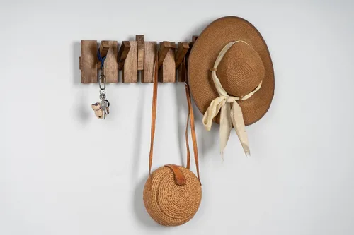 Vista 3 de Perchero hecho a mano de madera de nogal maciza – Ganchos abatibles montados en la pared para chaquetas, sombreros, toallas y bolsas – Organizador