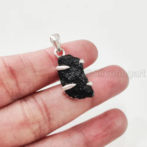 Vista 3 de Colgante de turmalina negra áspera, colgante de turmalina negra natural, piedra natal de octubre, collar colgante para mujer, plata de ley 925