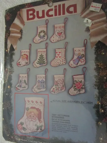 Vista 3 de Vintage Bucilla Tiny Victorian Socks - Juego de 10 adornos de punto de cruz