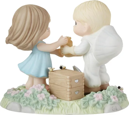 Vista 4 de Precious Moments 222004 - Figura de porcelana con texto en inglés "You're Always Bee My Honey