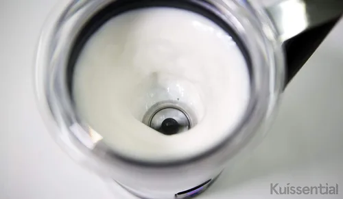 Vista 3 de Kuissential Deluxe máquina automática para hacer cappuccino, espumador de leche y calentador