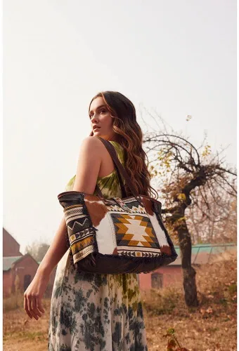 Vista 7 de Myra Bag Bolsa de lona occidental para mujer - Bolso de fin de semana de hombro de algodón y cuero reciclado, Panacea, Panacea