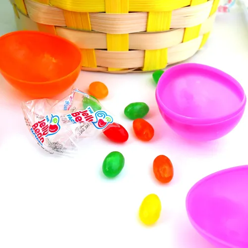 Vista 6 de Huevos de Pascua rellenos de caramelo de plástico a granel con gomas de gelatina y calcomanías, rellenos de cesta, bolsa surtida de 45 (bolsa de 45)