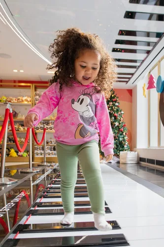 Vista 2 de Disney Minnie Mouse Encanto Mirabel - Sudadera con capucha para niñas pequeñas y grandes