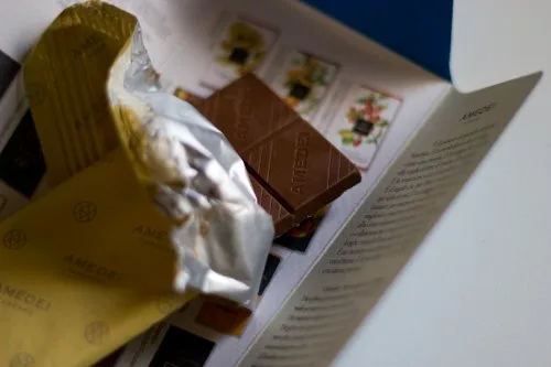 Vista 2 de Amedei Barra de chocolate Chuao - Paquete de 2 - 1.75 onzas cada una