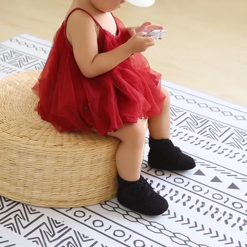 Vista 3 de Botines para bebés, recién nacidos, niños y niñas, pantuflas cálidas para cuna, calcetines para interiores, primeros caminantes