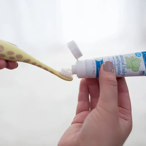 Vista 9 de Cepillo de dientes de Dr. Brown's para infantes y niños pequeños, jirafa