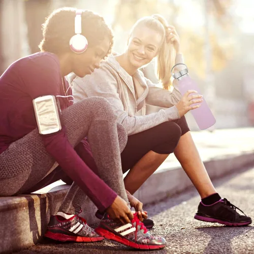 Vista 6 de Neihepal Botellas de agua aisladas de 20 onzas, botella deportiva de doble pared de acero inoxidable con tapa de asa (8, rosa)