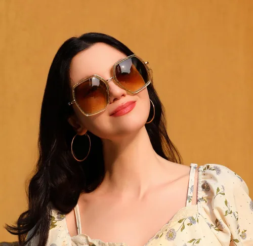 Vista 2 de FEISEDY Gafas de sol inspiradas en hexágono grandes para mujer, diseño irregular, estilo geométrico B2503