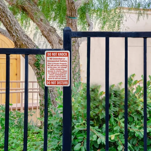 Vista 3 de SmartSign Security cartel, leyenda ""Do Not Knock - Do Not Disturb", rojo sobre blanco, Rojo sobre blanco, 1