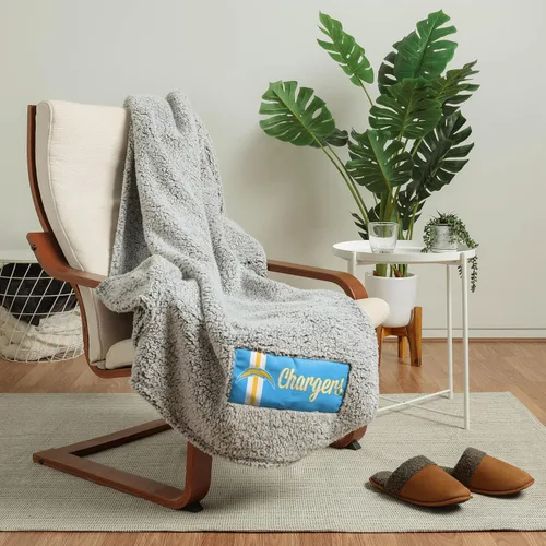 Vista 22 de FOCO Manta Sherpa de nube con logotipo grande del equipo de la NFL, 60 x 70 pulgadas