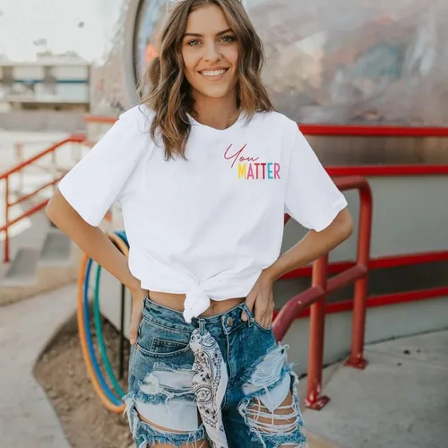 Vista 3 de Camiseta con texto en inglés You Matter for Women To The Person Behind Me You are Amazing para la salud mental, camisetas casuales positivas