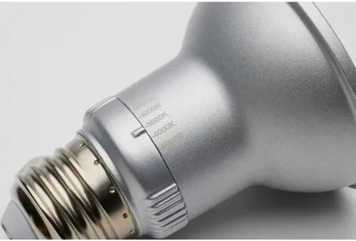 Vista 3 de Satco S11580 LED PAR20 de 5.5 vatios; base media; acabado plateado; CCT seleccionable; 120 voltios; ángulo de haz de 25 grados (6 bombillas LED)