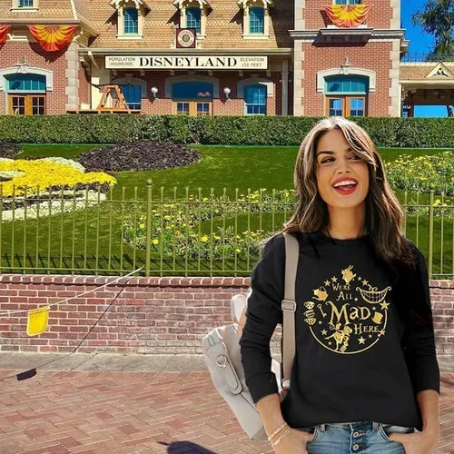 Vista 4 de ASTANFY Alice in Wonderland - Sudadera vintage para mujer, diseño de sombrerero loco, diseño de reino mágico, para vacaciones, manga larga