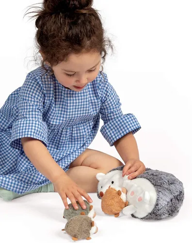 Vista 5 de Manhattan Toy Nursing Nissa Nurturing - Erizo de peluche con cerditos de peluche para bebés