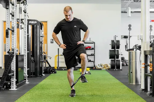 Vista 7 de REP Bandas de resistencia cortas de fitness para fuerza y acondicionamiento. Múltiples niveles de resistencia disponibles de 5 a 230 libras. Se