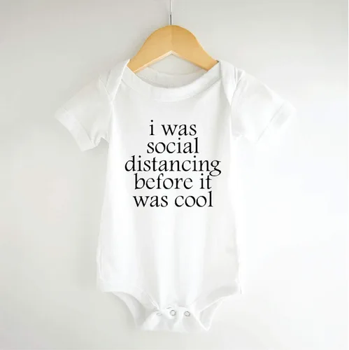 Vista 2 de Bump and Beyond Designs - Body de cuarentena para bebé