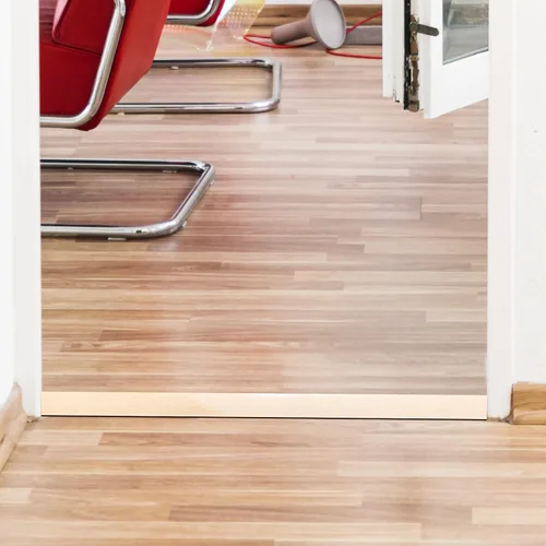 Vista 2 de Tira de transición de piso autoadhesiva, tira de cubierta de piso laminado plano Tira divisora plana de vinilo de 2 pulgadas de ancho, diseño