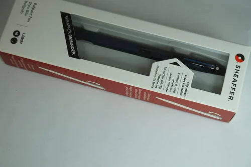 Vista 5 de Sheaffer Recordatorio Delgado, silueta elegante, innovador clip clickable mate lacado bolígrafo