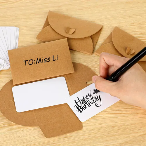 Vista 4 de Mini sobres con tarjetas en blanco de 4.1 x 2.8 pulgadas, portadores de tarjetas de regalo de papel kraft, bonitos sobres pequeños con cierre