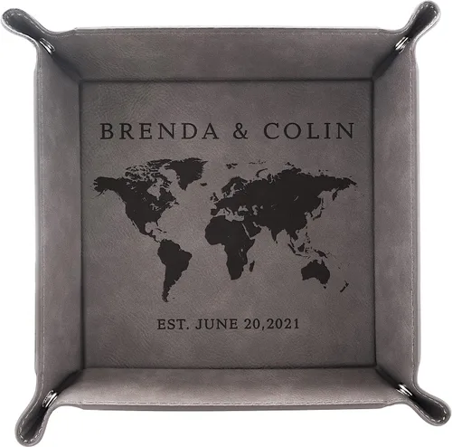 Vista 18 de Regalos personalizados para parejas, bandeja de cuero grabada con nombre y fecha, regalos para aniversario, regalos de inauguración de la casa