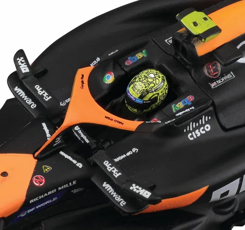 Vista 2 de Bburago 1:43 Scale 2024 Race McLaren MCL38 - Vehículo de fórmula fundida a presión con casco, Norris #4