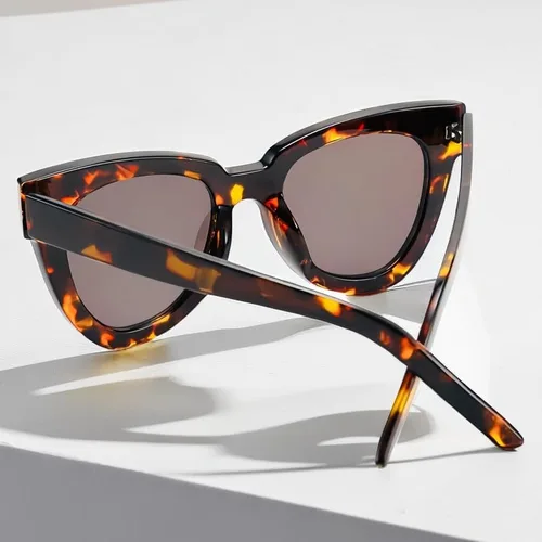 Vista 3 de Ayaoch Lentes de sol retro con diseño de ojo de gato, montura cuadrada, protección UV para mujeres y hombres (concha de tortuga + gris), Careygris