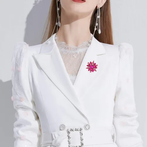 Vista 3 de YOQUCOL Broche con forma de flor de diamantes de imitación de cristal austriaco vintage para mujer