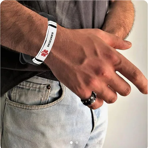 Vista 5 de Brazaletes de identificación médica para hombres y mujeres, rojos, para emergencia y primeros auxilios, con grabado láser, identificación, acero