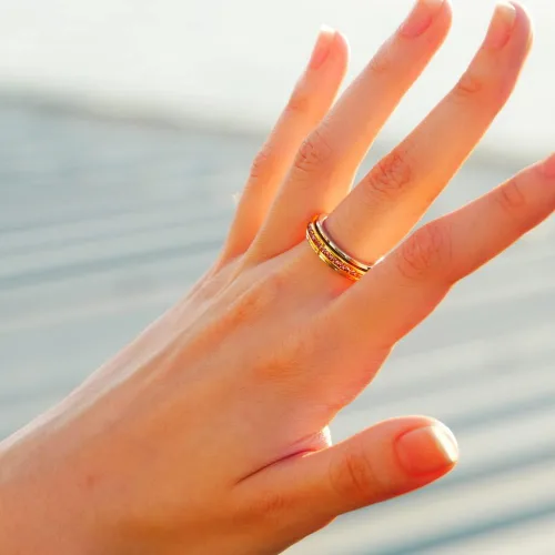 Vista 4 de Muses Art Design - Anillos para la ansiedad, anillos giratorios, anillos de banda con piedra de nacimiento, acero inoxidable, mujeres y hombres