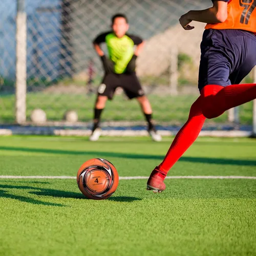 Vista 6 de HyDren 2 pelotas de fútbol con inflador, tamaño oficial, para entrenamiento de juegos, interior y exterior, regalo deportivo para niños, jóvenes