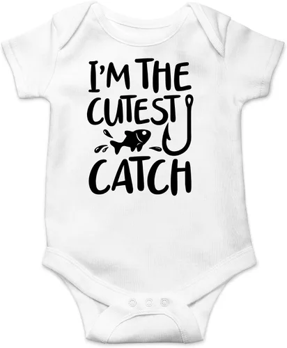 Vista 9 de CBTwear Traje de bebé con texto en inglés «I'm the Cutest Catch», adorable mameluco para niño y niña, divertido y lindo traje infantil