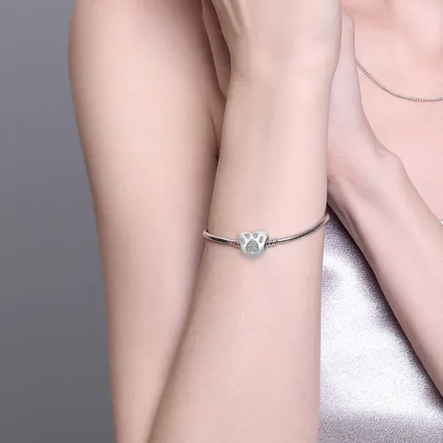Vista 5 de QeenseKc Abalorio de corazón con diseño de pata de mascota con circonita cúbica para Pandöra y pulsera europea