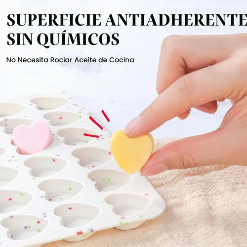 Vista 2 de Moldes de silicona en forma de corazón mini de 1 pulgada para chocolate, caramelo, gomitas, jabón (juego de 2, crema)