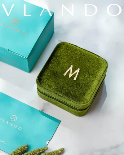 Vista 5 de Vlando Joyero de viaje y organizador, pequeñas cajas organizadoras de joyas para niñas, espejo de terciopelo para aretes, collares, anillos