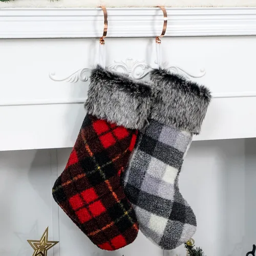 Vista 5 de GEX Nuevo Juego de 4 Botas de Navidad de 20.5 Pulgadas, Piel Sintética, Rojo, Negro, Escoceses de Búfalo, Estilo Falso, Decoración Rústica