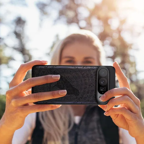 Vista 7 de Carveit Funda de madera para Pixel 9 Pro [madera natural y TPU suave negro] a prueba de golpes, funda de madera única compatible con Google Pixel 9