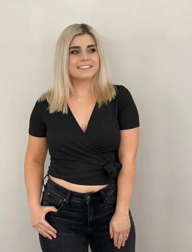 Vista 2 de Camisetas cortas para mujer lindas camisetas de verano con cuello en V profundo camisetas sexis y únicas cruzadas ajustadas con lazo frontal manga