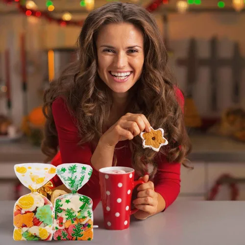 Vista 4 de VEYLIN 120 bolsas de celofán de Navidad, bolsas de dulces de celofán de Navidad con lazos para recuerdos de fiesta de vacaciones