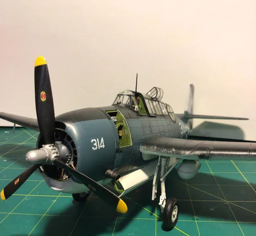 Vista 5 de Maquetas de Aviones Kit Plástico, TBM-3 Avenger Torpedo Bomber Escala 1/48, 10 x 13.8 Pulgadas