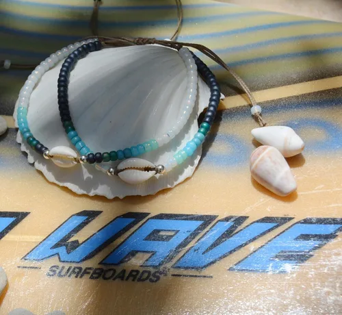 Vista 5 de Tobillera de concha para mujeres, pulsera de tobillo con cuentas de concha cowrie natural ajustable e impermeable, cuentas azul turquesa aqua