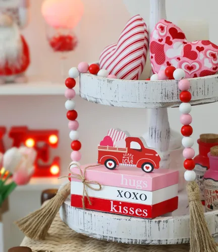 Vista 6 de Decoración de bandeja escalonada de San Valentín, mini pila de libros de madera con guirnalda de cuentas para decoración de San Valentín, Hug XOXO