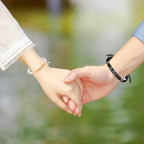 Vista 2 de Uloveido Pulseras personalizadas para parejas con imán, acero inoxidable y cuentas naturales, grabado personalizado, hecho a mano, cuerda trenzada
