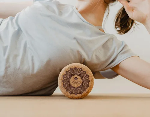 Vista 6 de Yoga Design LAB El rodillo de corcho Libera los músculos tensos, mejora la circulación, disminuye el dolor, masajea el tejido Ideal para todas