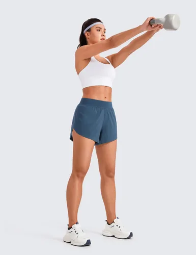 Vista 3 de CRZ YOGA Pantalones cortos deportivos de cintura media para mujer, ligeros, con abertura alta, con forro, de secado rápido