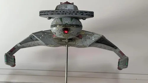 Vista 7 de Polar Lights Star Trek 6: The Undiscovered Country Klingon Kronos One - Kit de modelo a escala 1:350