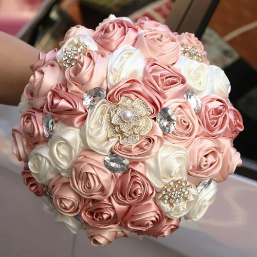 Vista 6 de Ramo de Boda Nupcial Rosa Rubor y Marfil con Broche Dorado Brillante con Diamantes de Imitación para Novia Dama de Honor Quinceañera Ramo de Flores