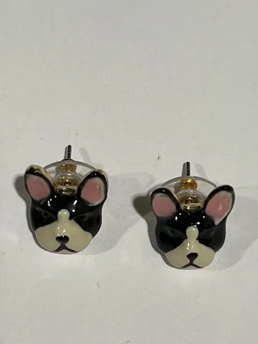 Vista 4 de Betsey Johnson Pendientes perforados de Bulldog Francés en blanco y negro, gran regalo para el día de la madre, idea de regalo para el día de San