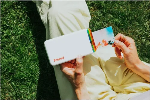 Vista 7 de Polaroid Originals Hi-Print Paquete de impresora fotográfica Bluetooth con cartucho (paquete de 2) y kit de película con marcos acrílicos, marcos