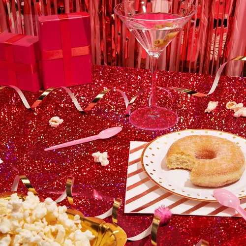 Vista 8 de Mantel de mesa láser de carnaval rojo y dorado de 40" x 108" brillante para Navidad, holográfico, de plástico, para fiestas de cumpleaños